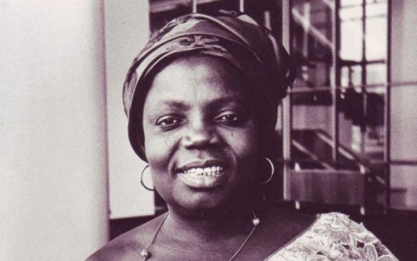 CINCO MOTIVOS PARA LER BUCHI EMECHETA